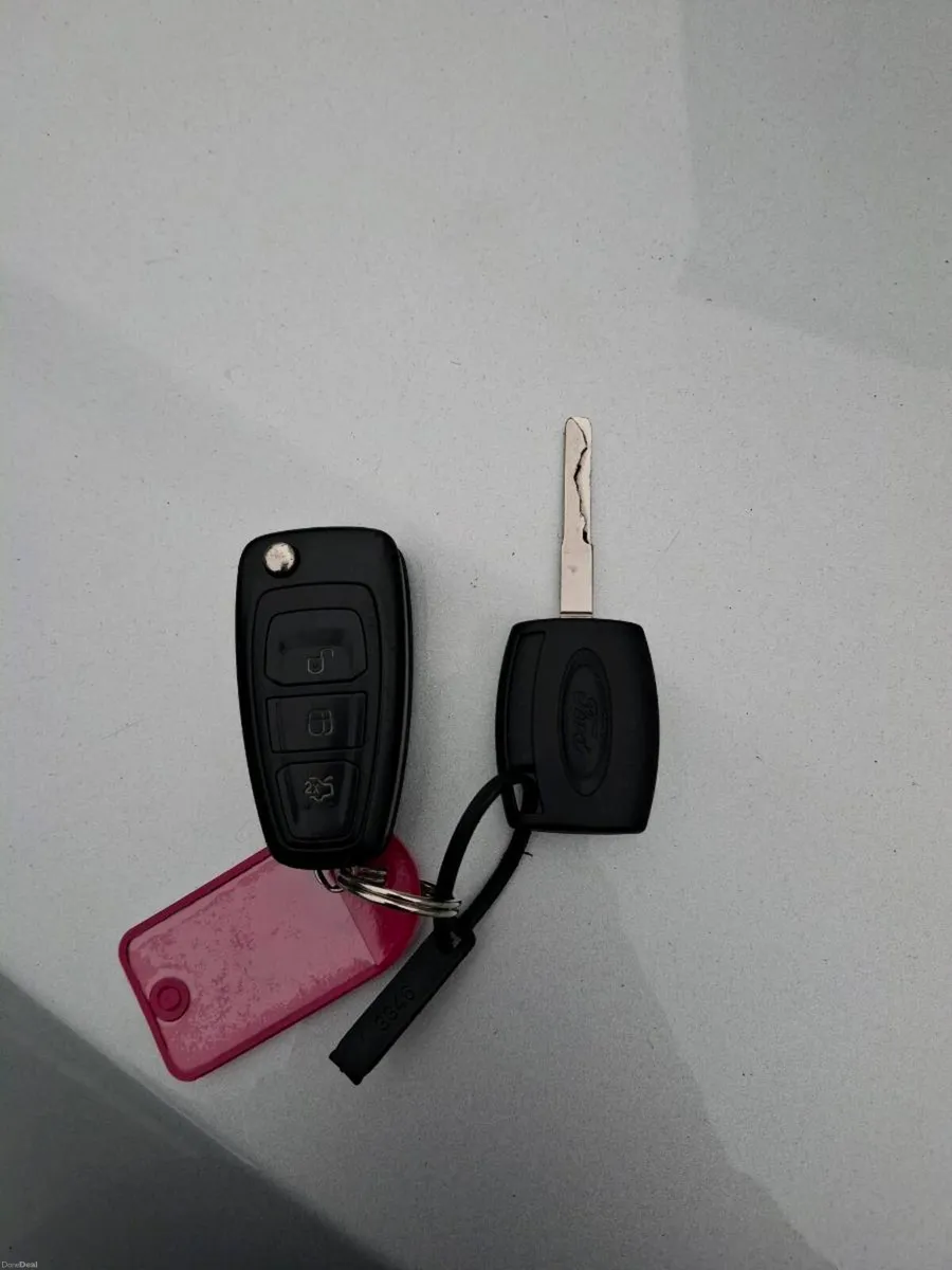 2013 ford focus petrol *only 55k kms* - Image 4