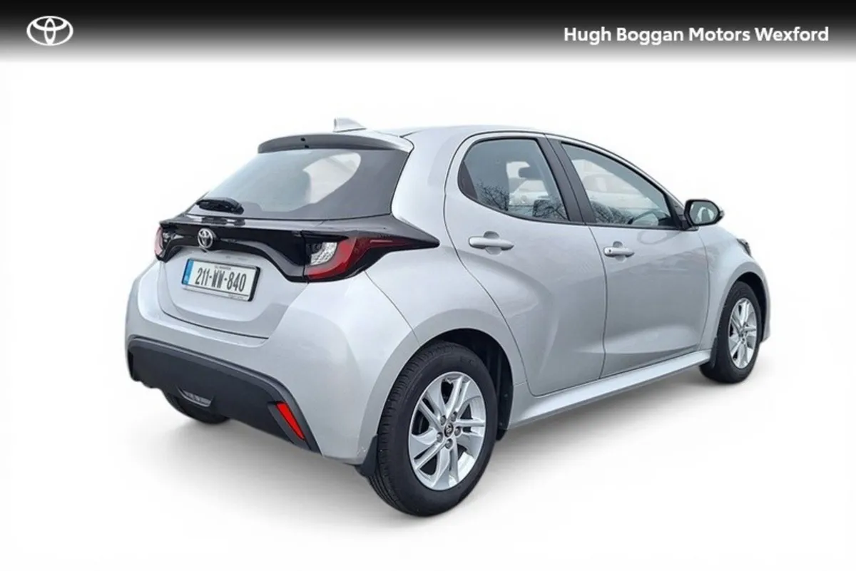 Toyota Yaris 1.0 LUNA ** LOW MILEAGE - Image 2