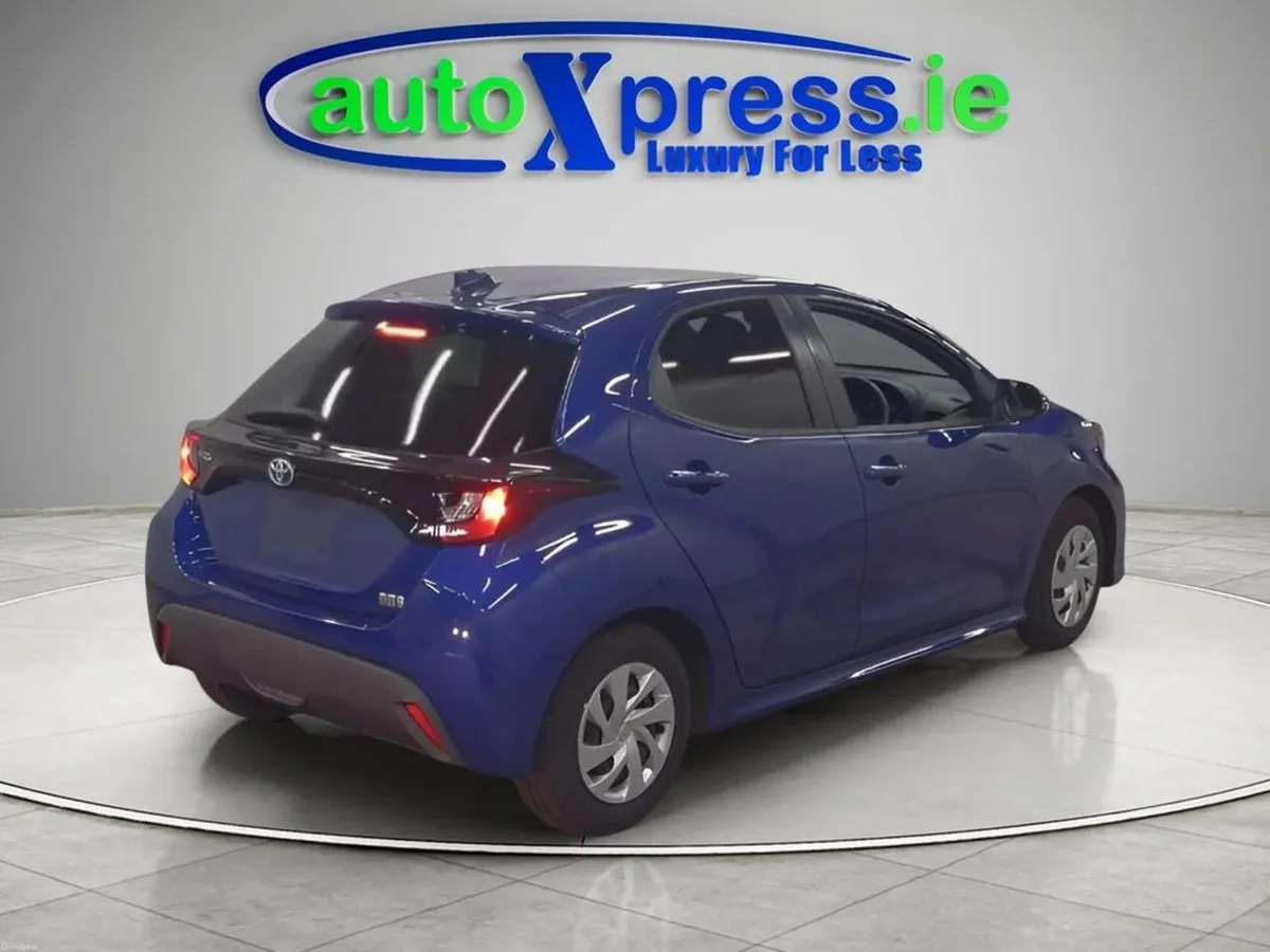 Toyota Yaris 1.5 HYBRID X Automatic, Reversing cam - Image 3
