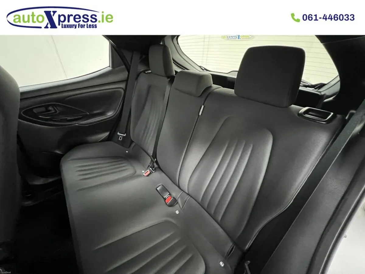 Toyota Yaris 1.5 HYBRID X Automatic, Reversing cam - Image 4