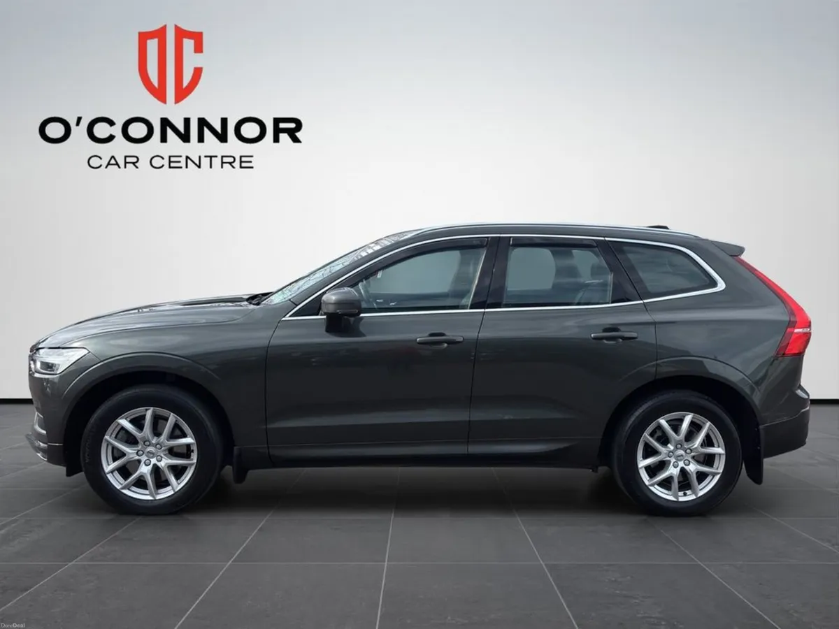 Volvo XC60 D4 AWD Momentum - Stylish, Safe, and Se - Image 4
