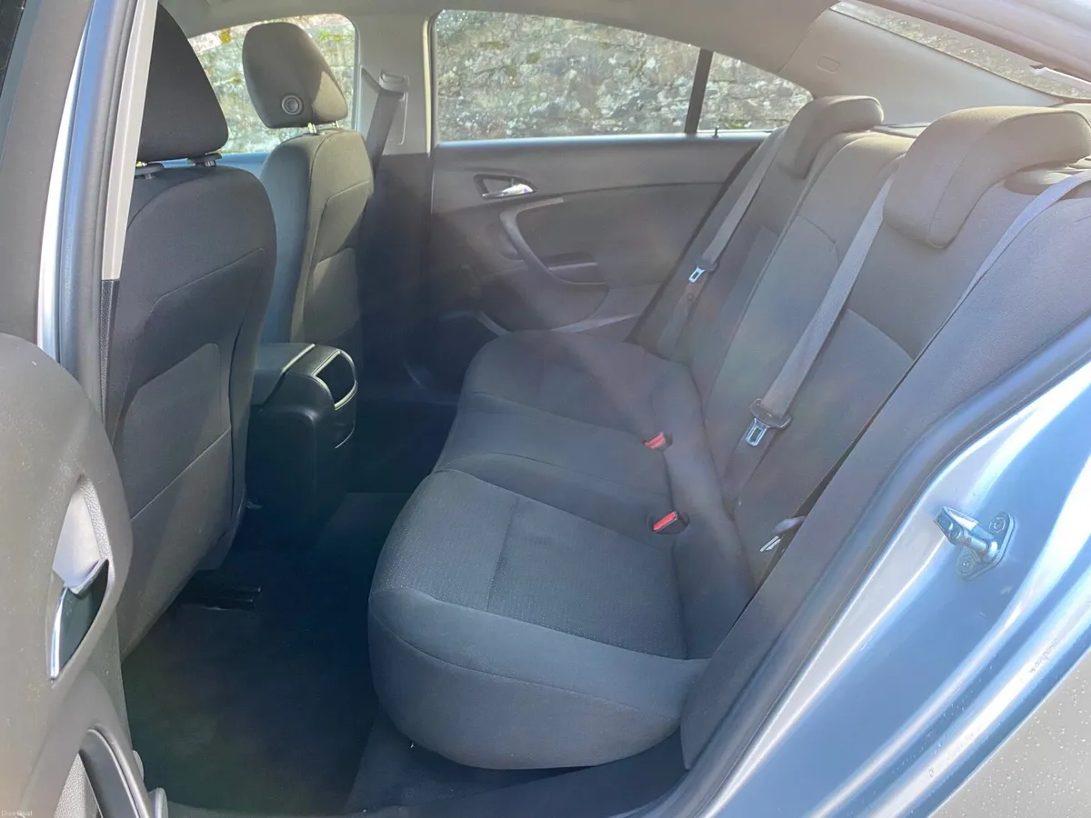 132 OPEL INSIGNIA NEW NCT 11/26 MINT - Image 4