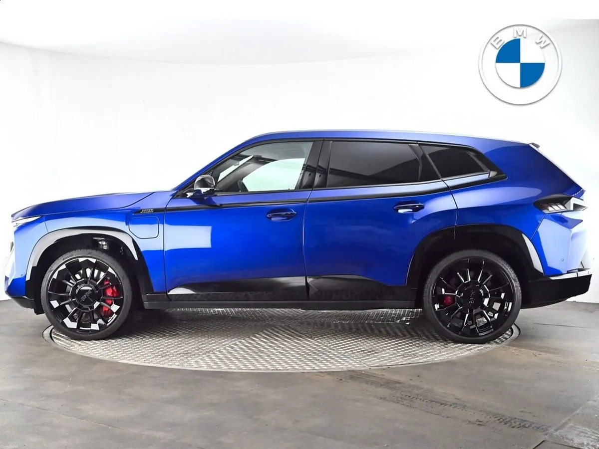 BMW XM 50e - Image 3