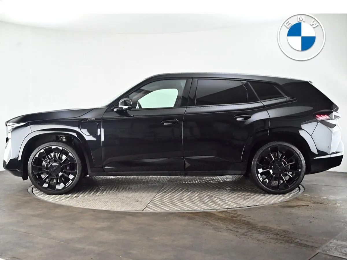 BMW XM 4.4 - Image 3