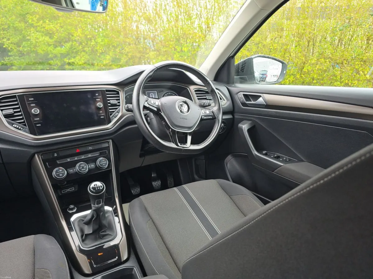 Volkswagen T-Roc DESIGN 1.0TSI 115HP MANUAL - Image 3