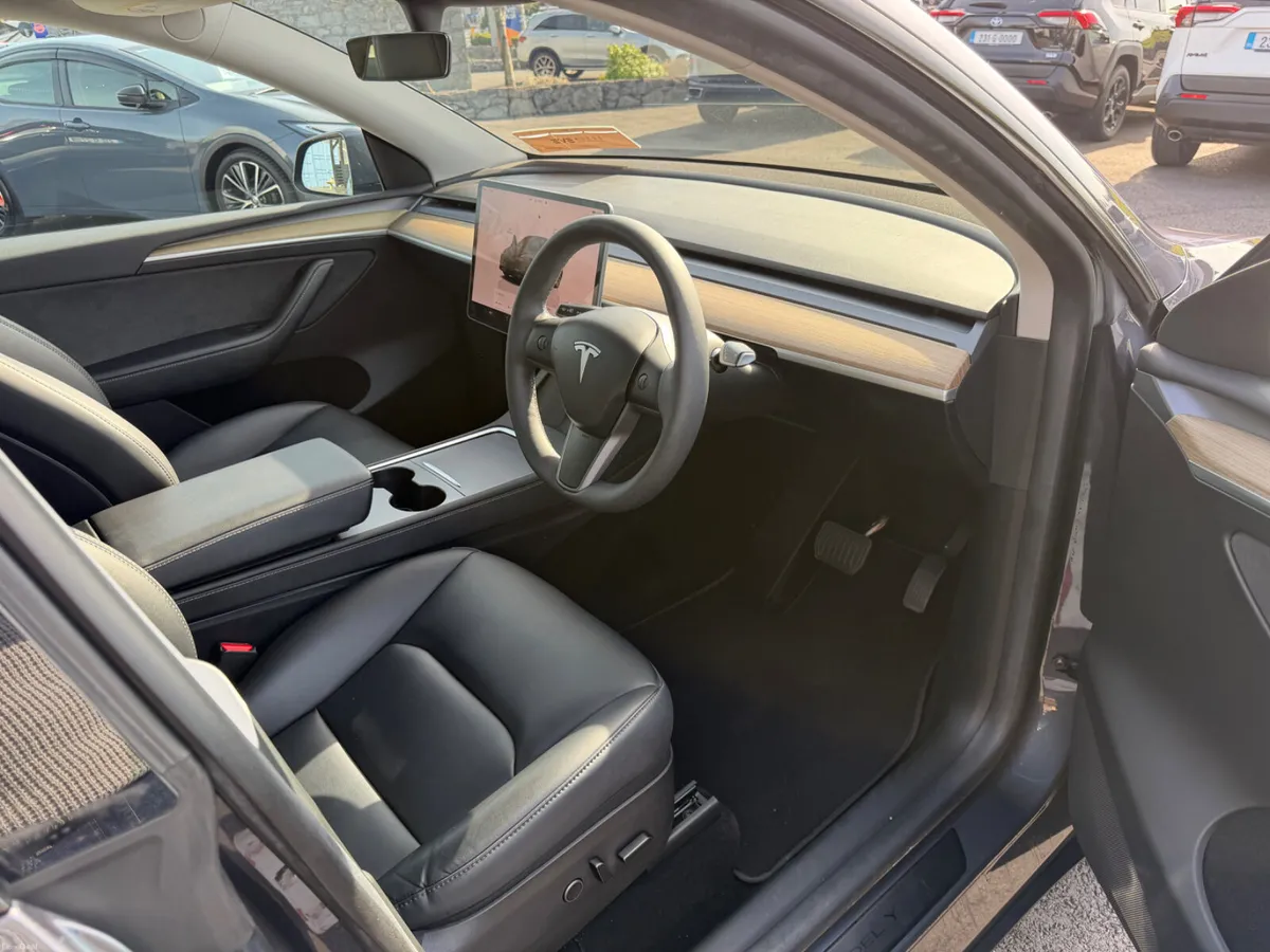 Model Y - Low mileage - RWD - Image 2