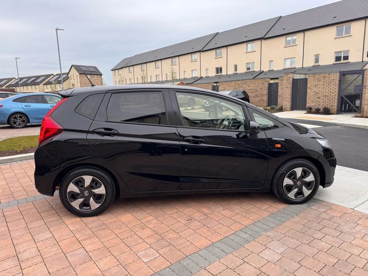 2018 Honda Fit Hybrid Auto – Low km – NCT 2 Years - Image 4