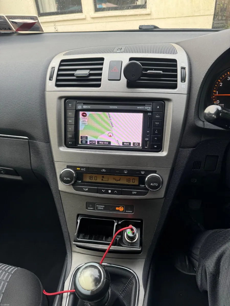 Toyota Avensis 2011 - Image 2