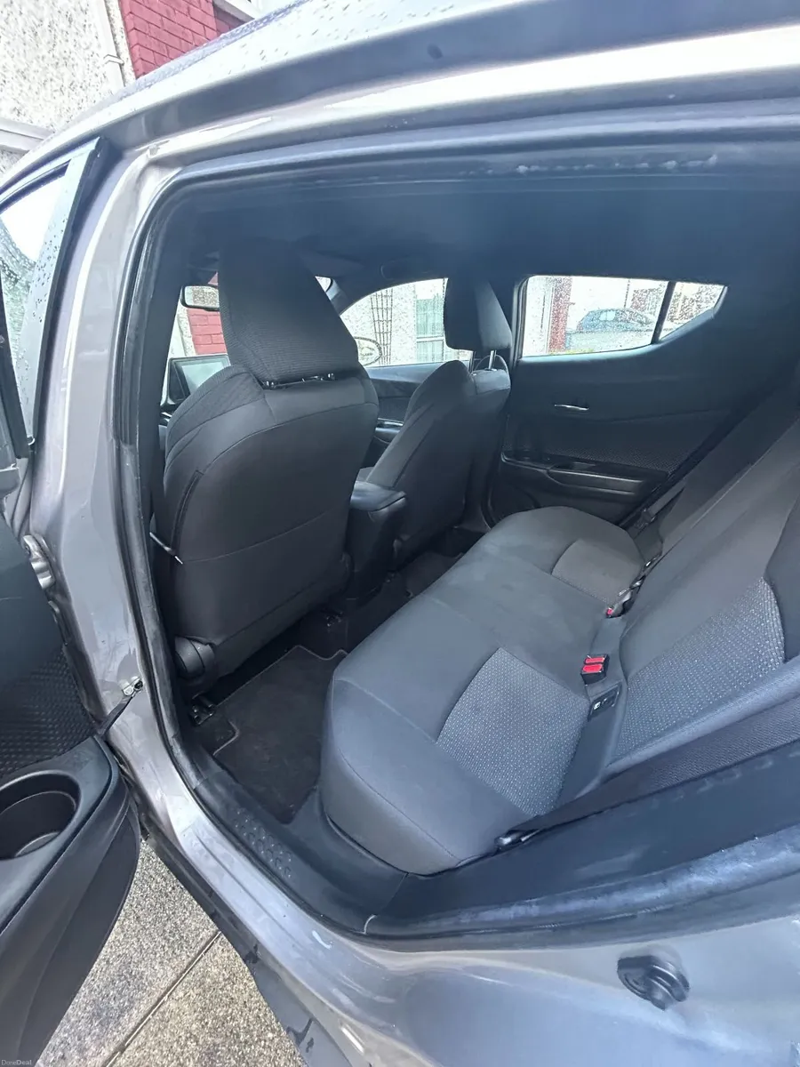 Toyota C-HR 2017 - Image 4