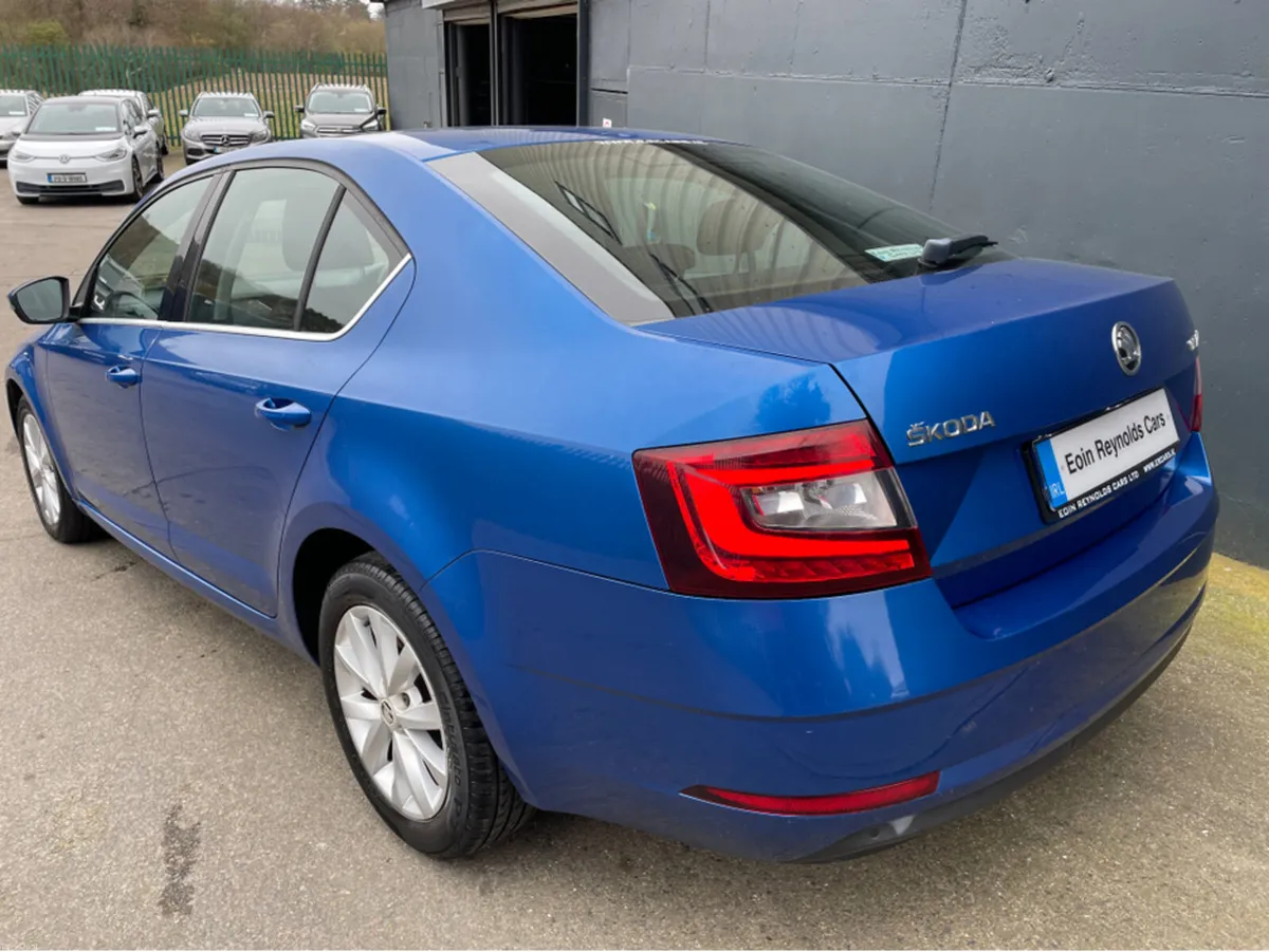 Skoda Octavia 1.0 TSI 115HP 4DR VERY LOW KMS! - Image 4