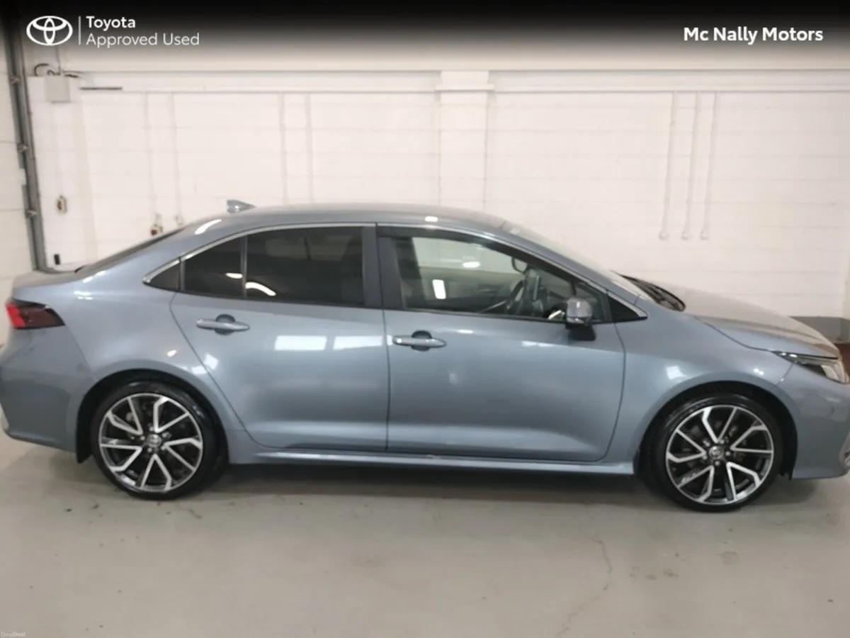 Toyota Corolla TOP SPEC HYBRID SOL SALOON - Image 4