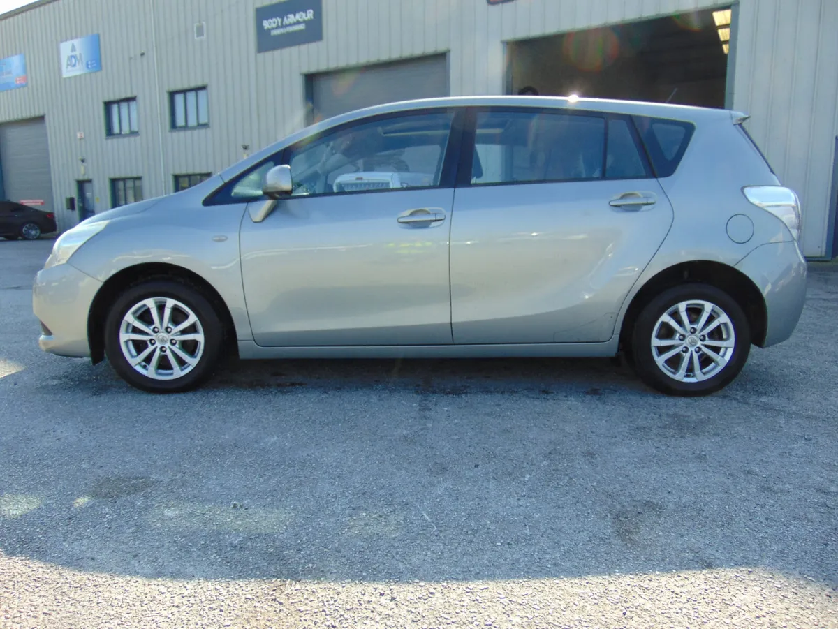 2011 Toyota Verso 2.0 D-4D LUNA RC 5DR - Image 3
