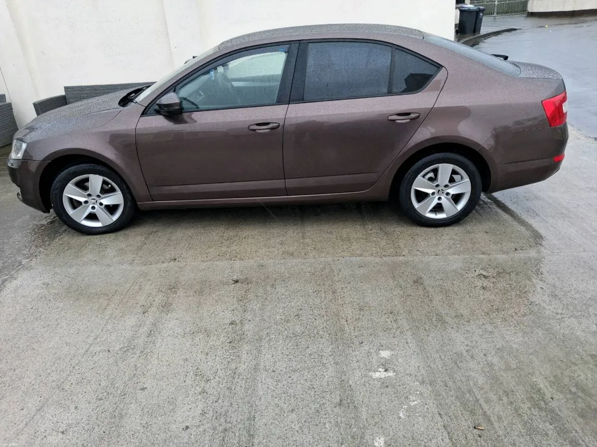 141 SKODA OCTAVIA AMBITION 1.6 TDI 105HP DSG - Image 2