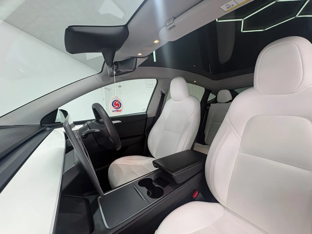 Tesla Model Y RWD 2023 - Image 3