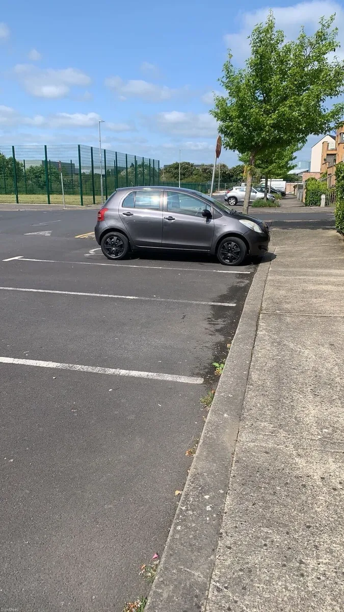 08 Toyota yaris - Image 3