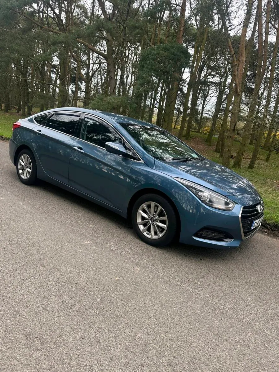 Hyundai i40 1.7 CRDi Executive Blue Drive - Image 1