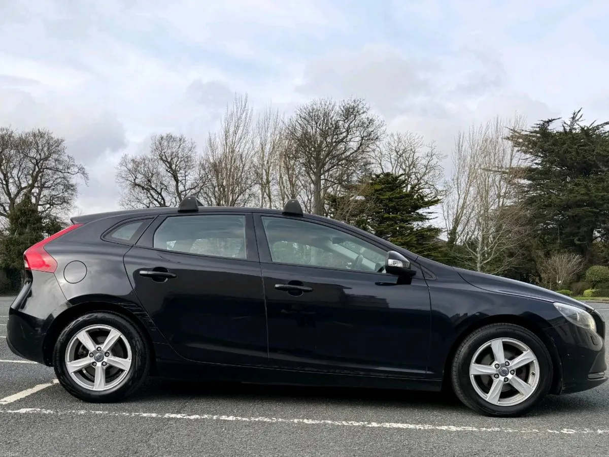 Volvo V40 D2,  NCT 04/27 - Image 2