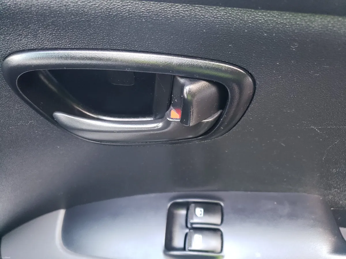 Hyundai i10 2012 - Image 2