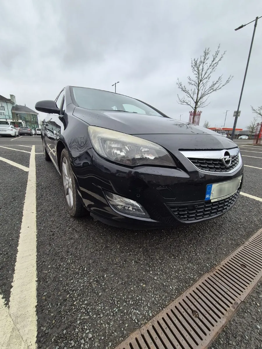 Opel Astra 2010 - Image 1