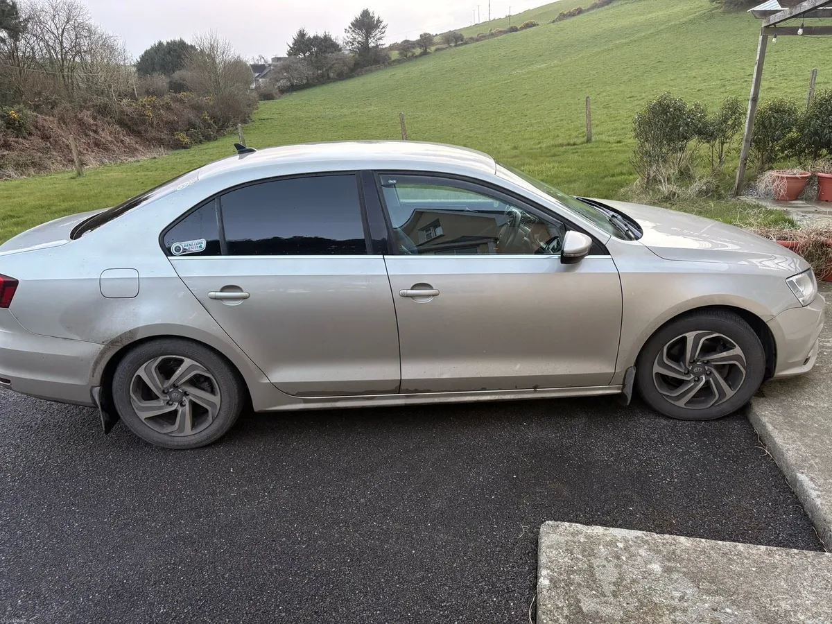 Volkswagen Jetta 2016 2.0L Highline - Image 2
