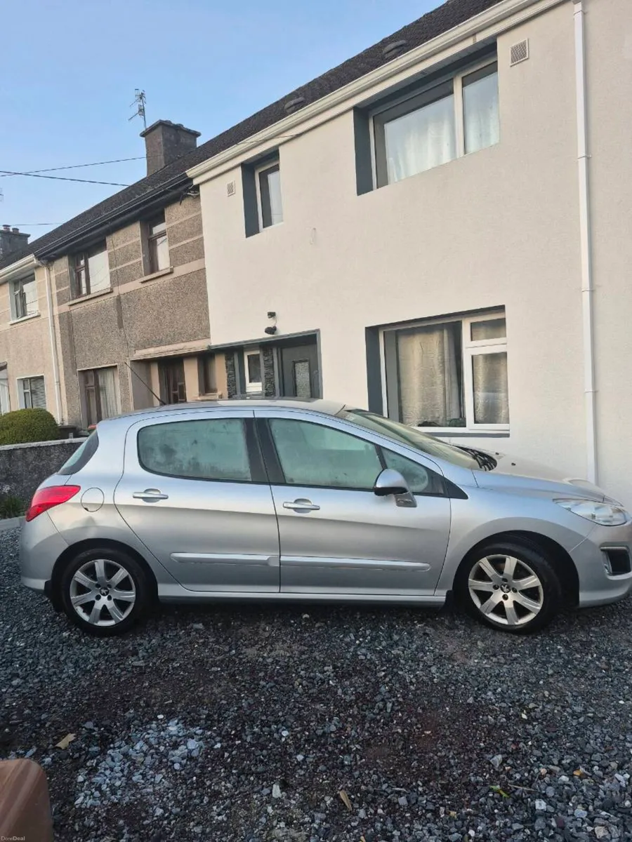 Peugeot 308 - Image 2