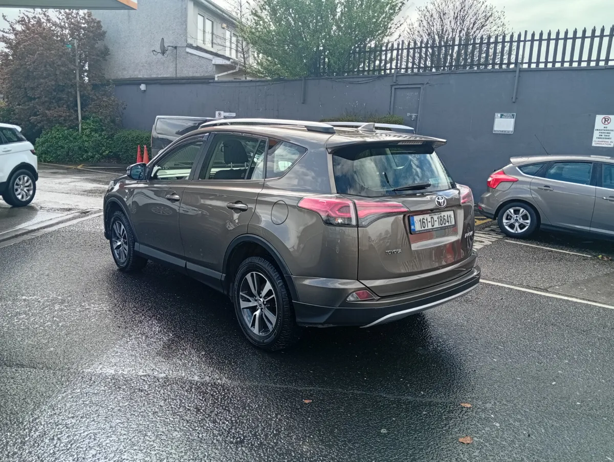 Toyota RAV4 2016 luna - Image 4