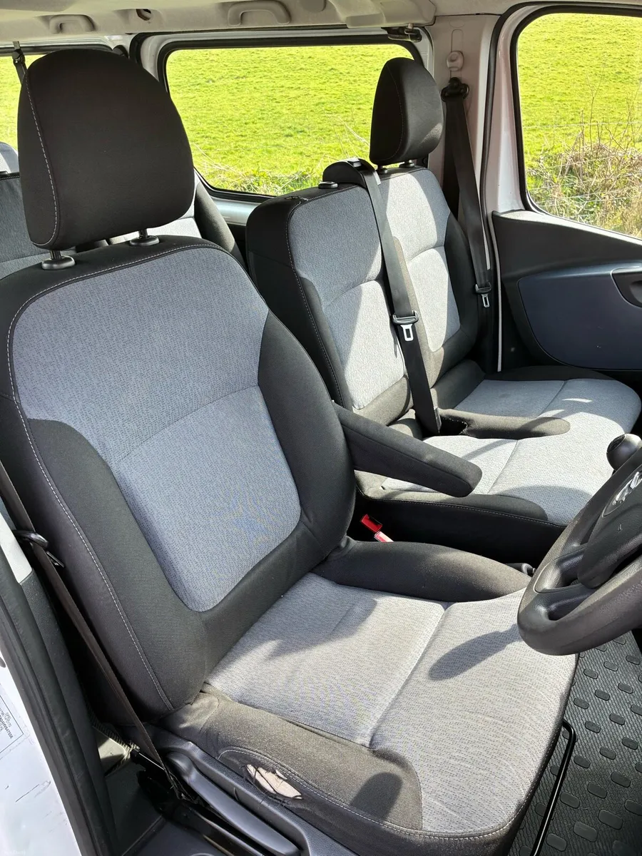 2017 Opel Vivaro 9 seater - Image 2