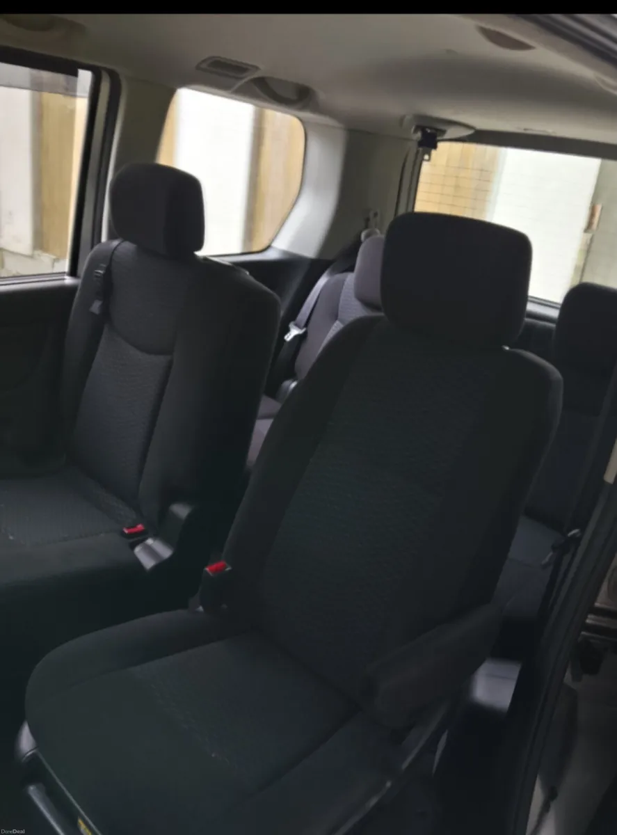 2014 nissan Serena - Image 2