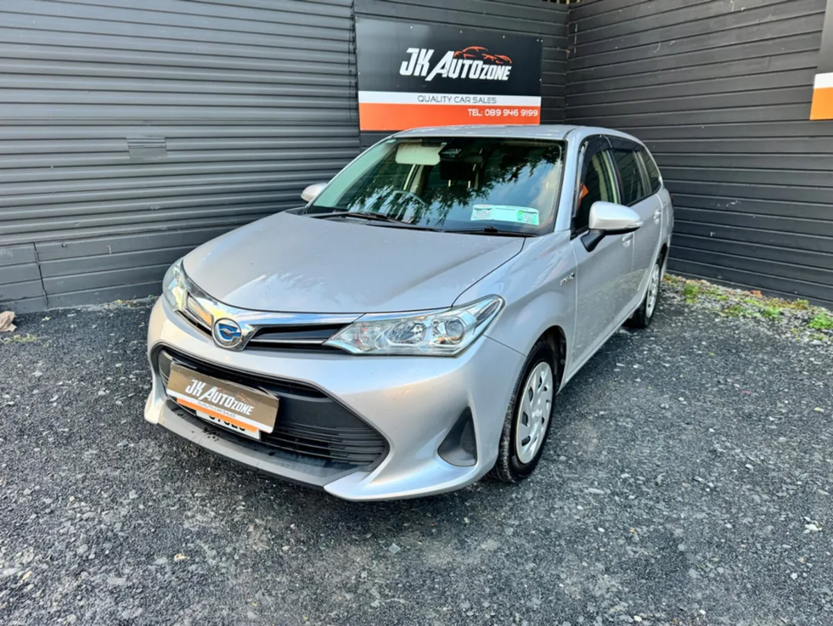 Toyota Corolla FIELDER HYBRID - Image 3