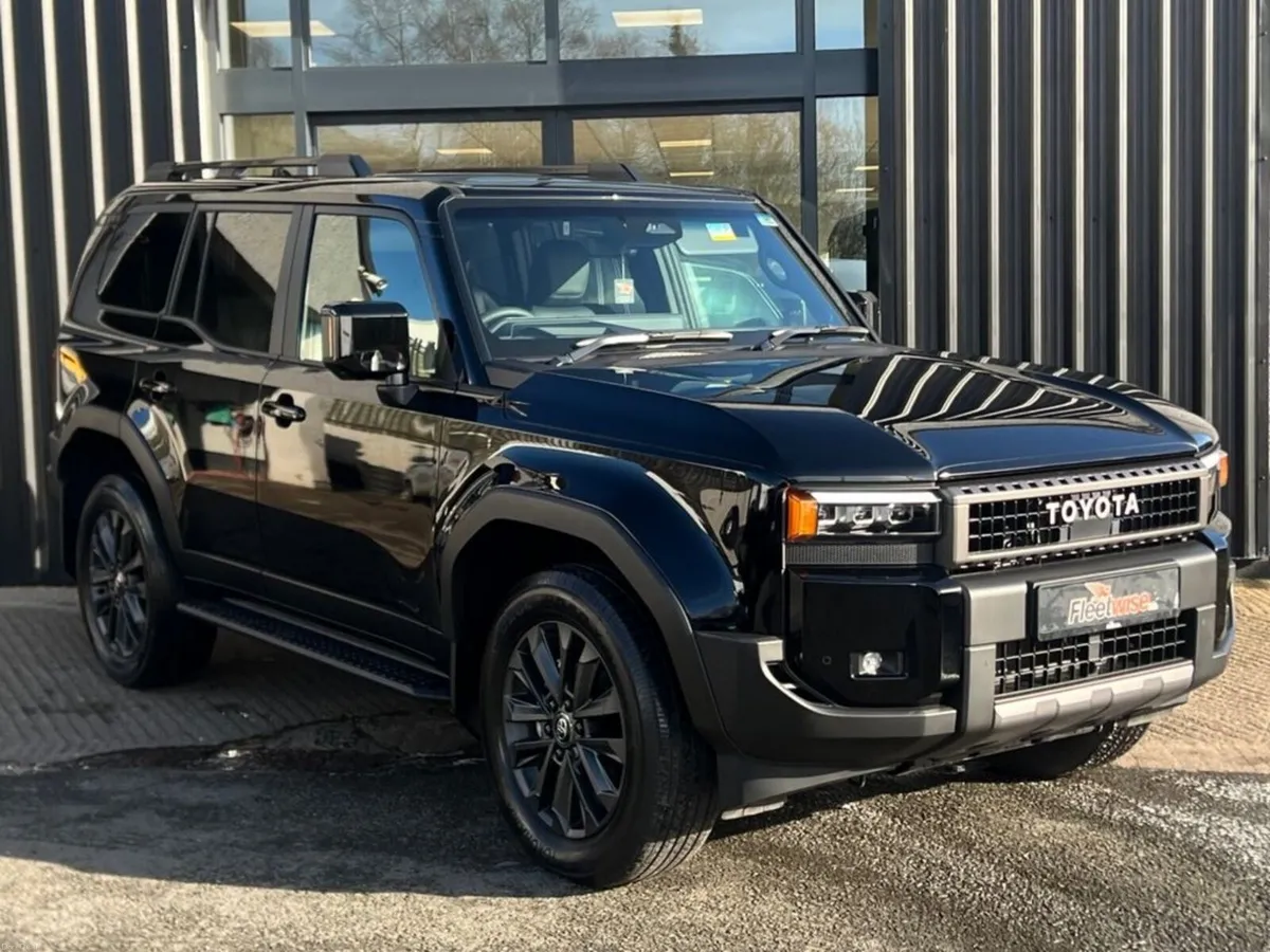 2.8D Invincible SUV 5dr Diesel Auto 4WD Euro 6 (s/ - Image 1