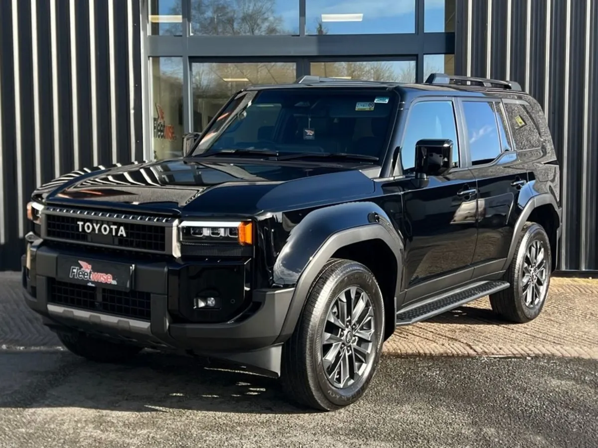 2.8D Invincible SUV 5dr Diesel Auto 4WD Euro 6 (s/ - Image 3