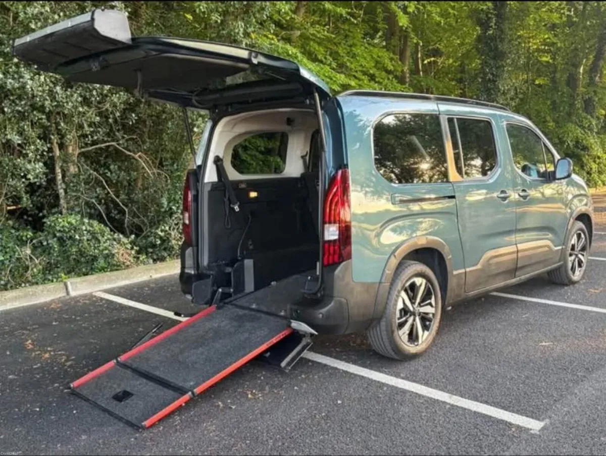 2025 Peugeot Rifter 7 Seater Wheelchair Accessible - Image 4