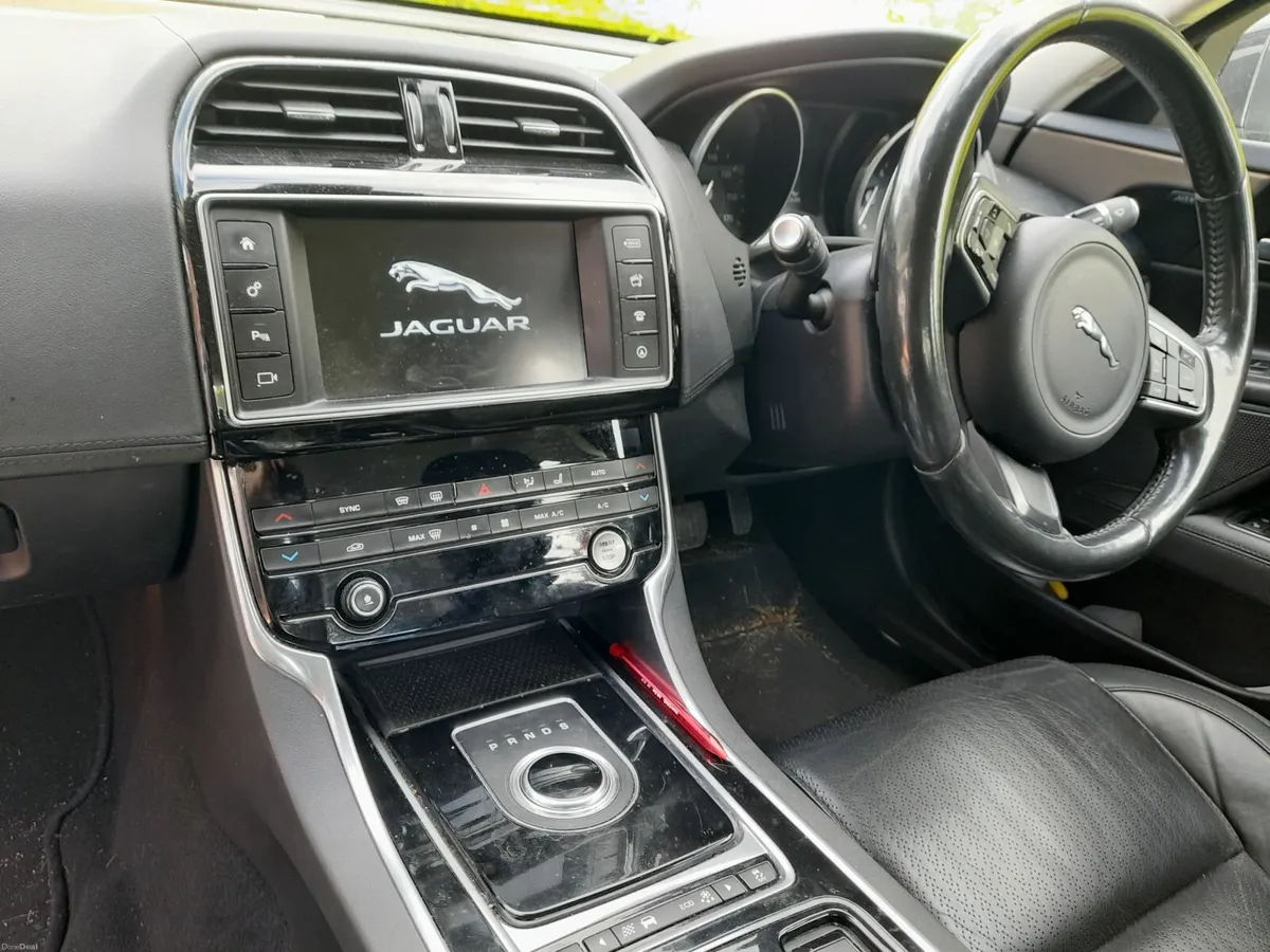 Jaguar XE 2016 - Image 3