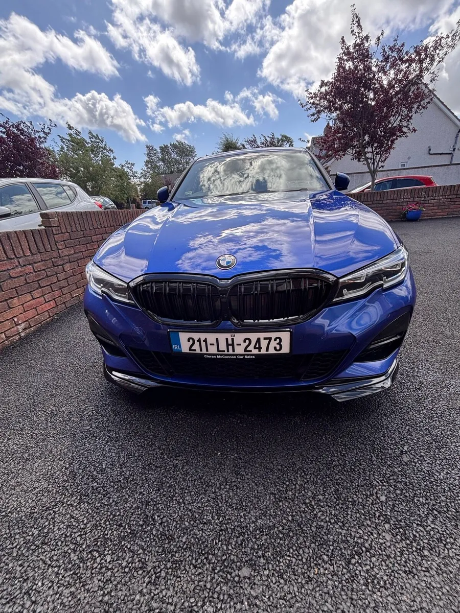 BMW 330e m-sport - Image 2