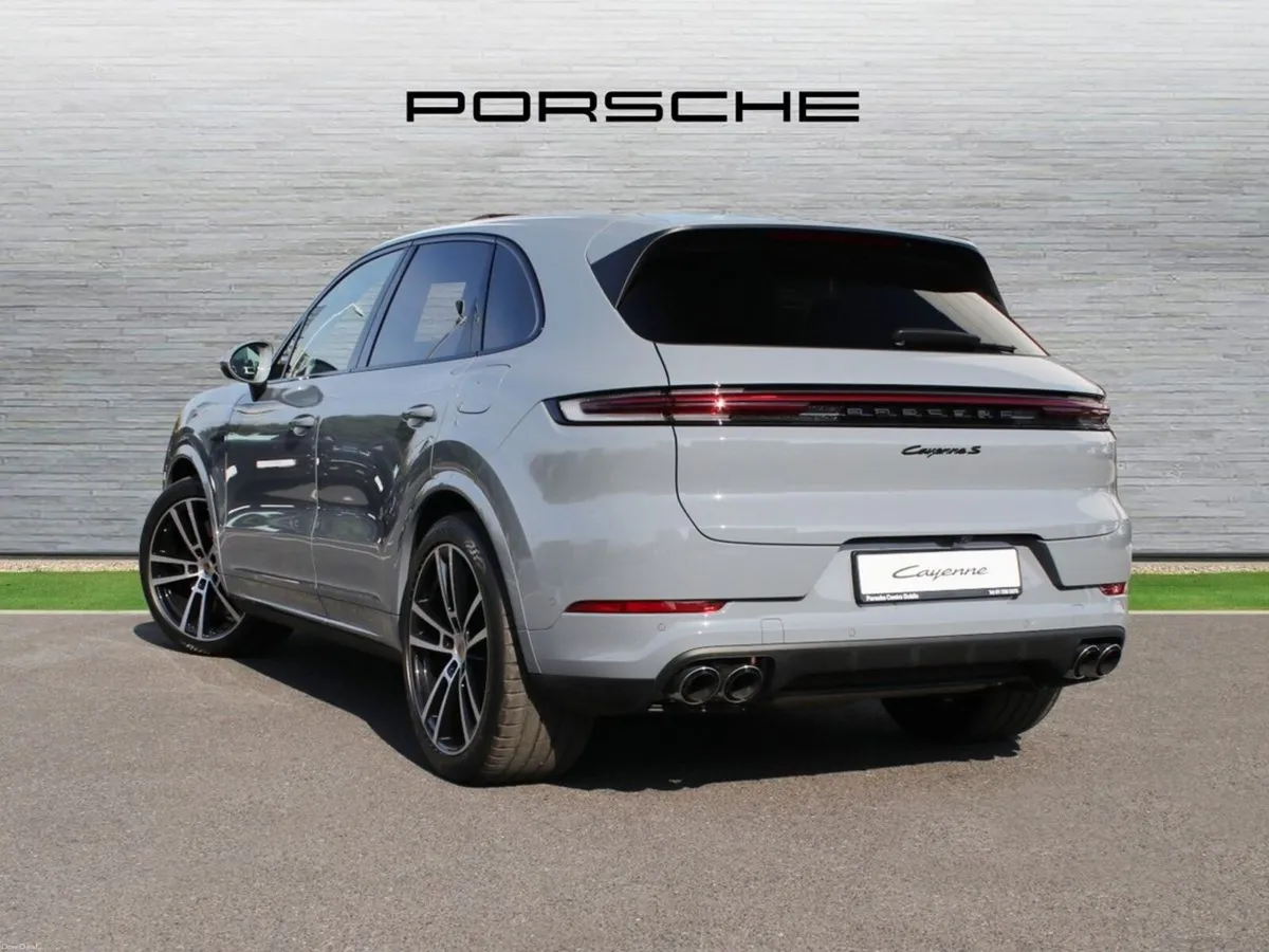 Porsche Cayenne S E-Hybrid (New) - Image 3