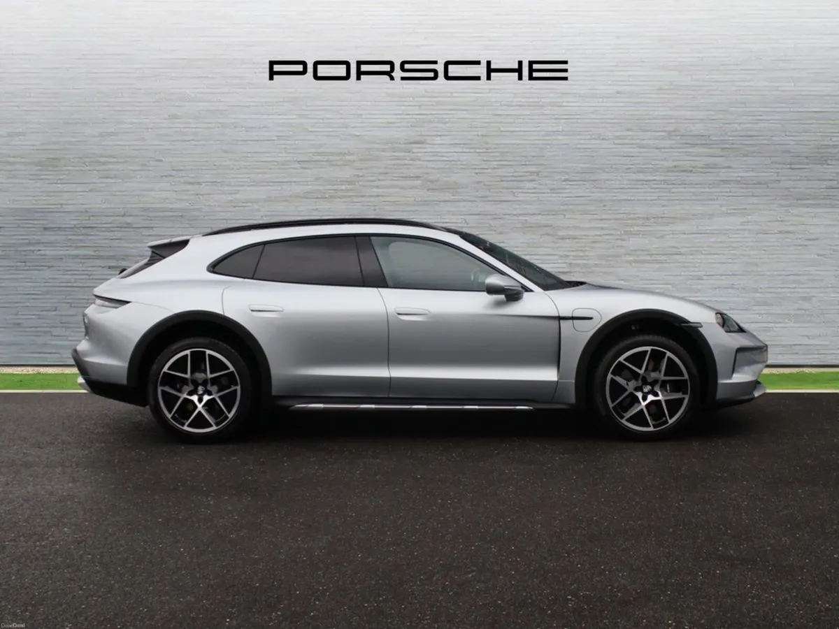 Porsche Taycan 4 Cross Turismo - Image 4