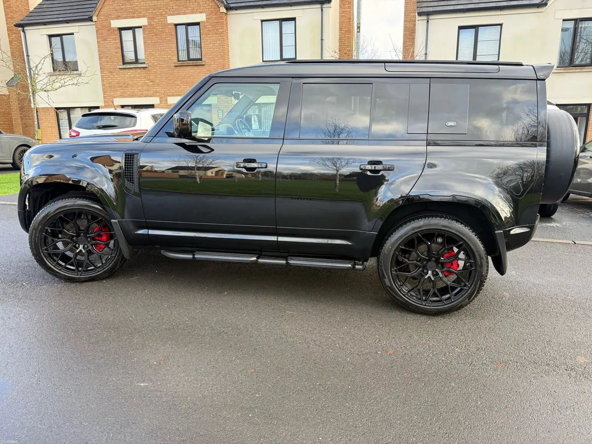 Land Rover Defender - Image 3