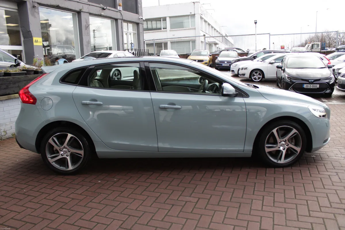2020 VOLVO V40 2.0D D4 ESTATE 5DR AUTOMATIC - Image 3