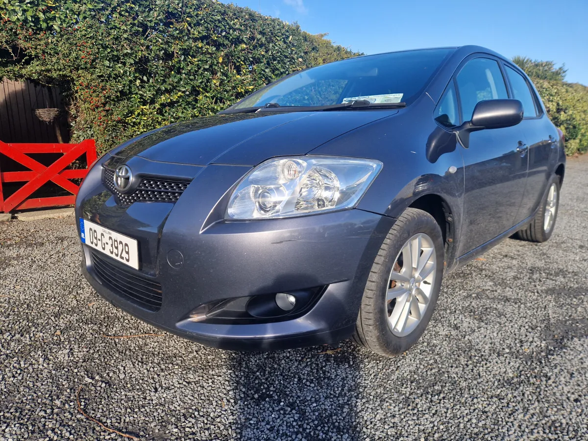 Toyota Auris PETROL 2009 - Image 2