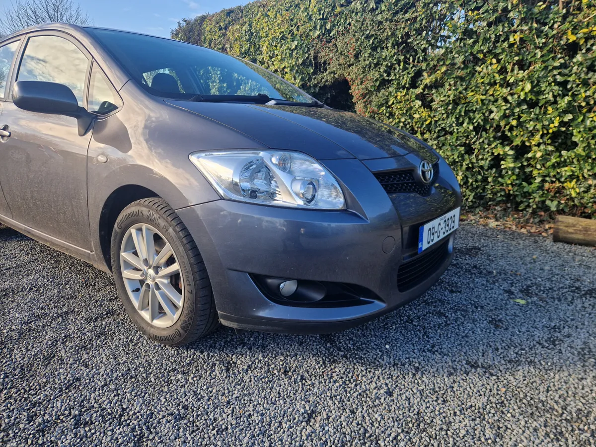 Toyota Auris PETROL 2009 - Image 1