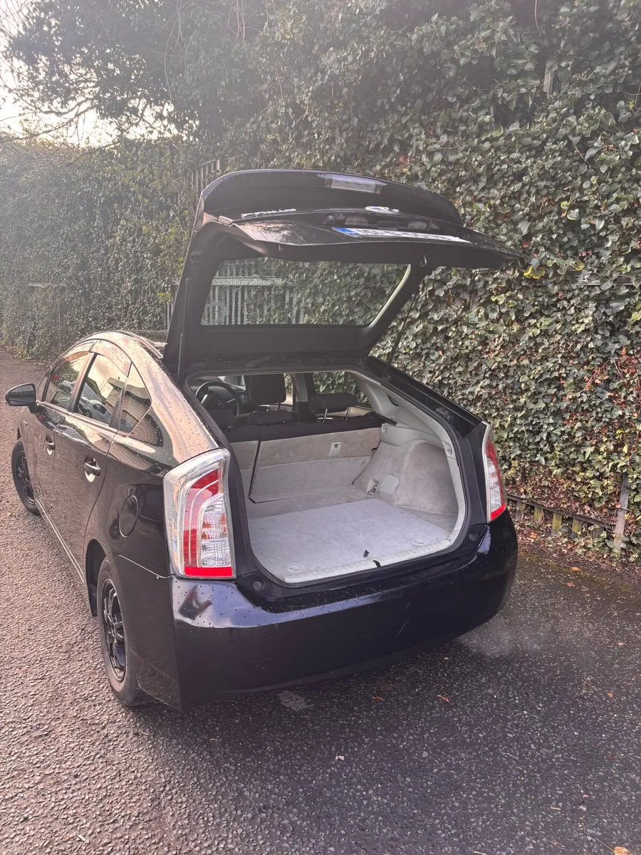 Toyota Prius 2015 - Image 4