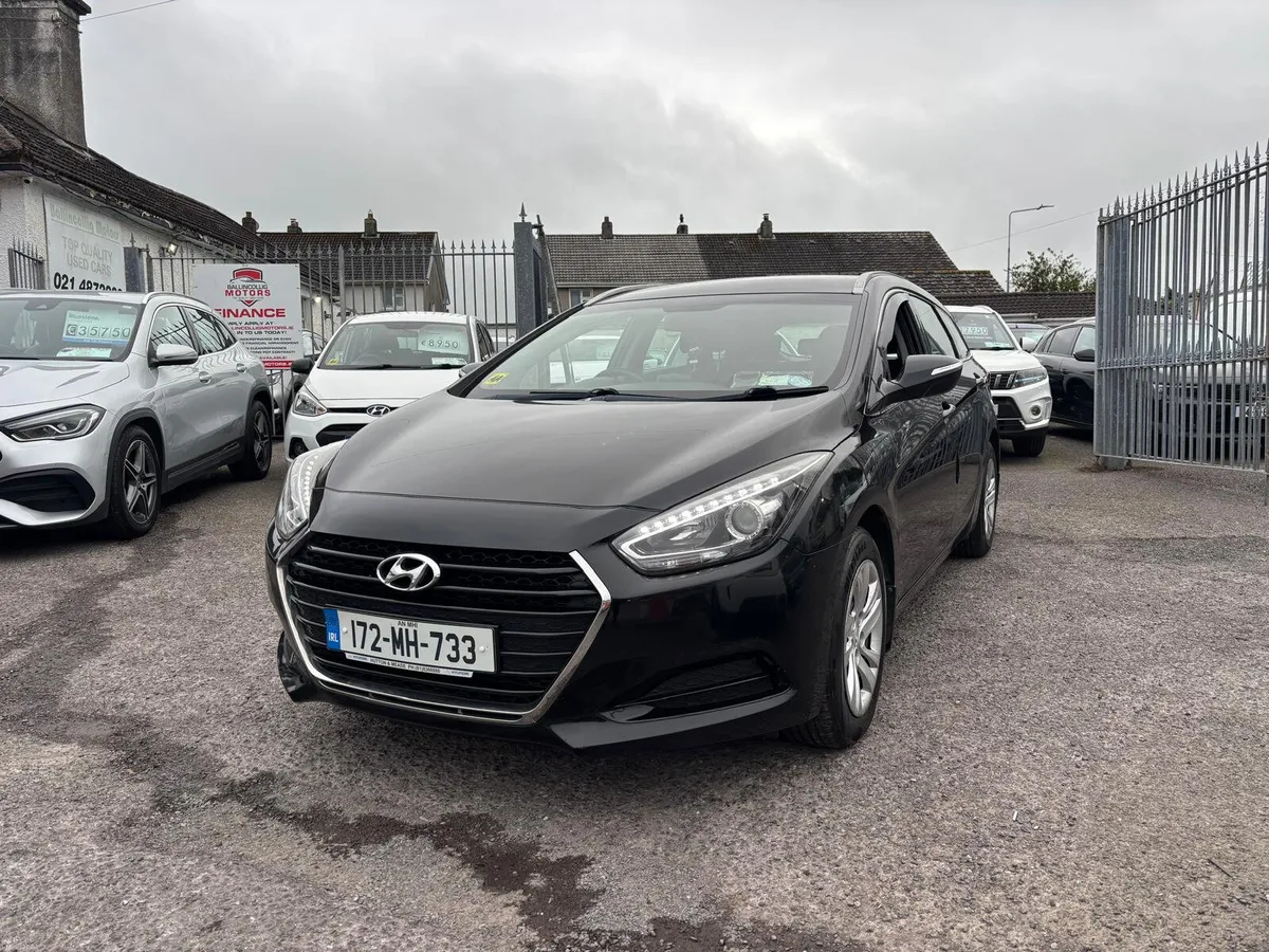 Hyundai i40  ESTATE  DIESEL  2017 SPOTLESS - Image 2