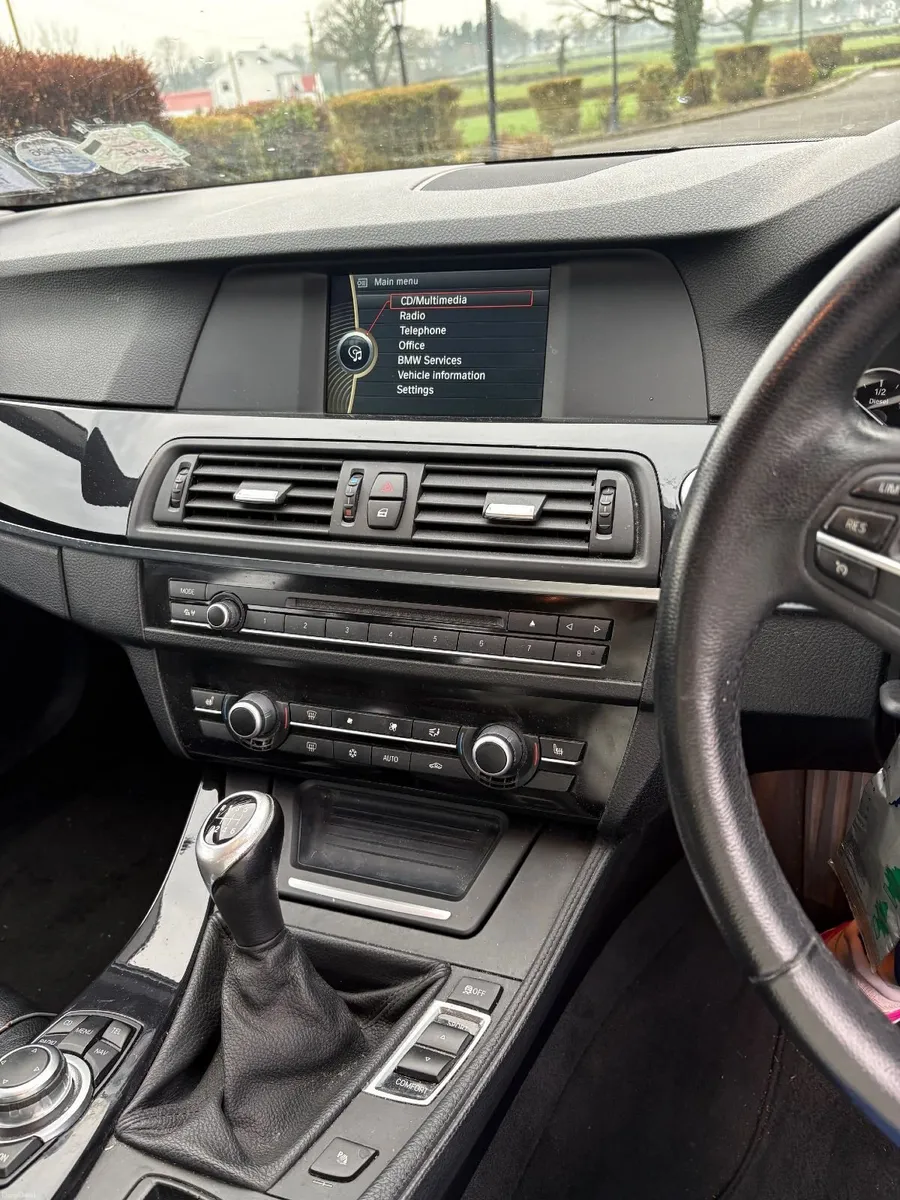 BMW 5-Series 2012 - Image 4