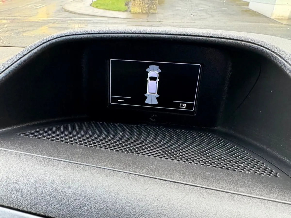 Ford Transit 2.0 TDCi 130 Custom 9-Seater - Image 4