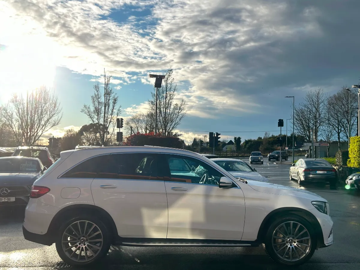 Mercedes-Benz GLC 250D 4MATIC AMG PREMIUM *LOW KMS - Image 4