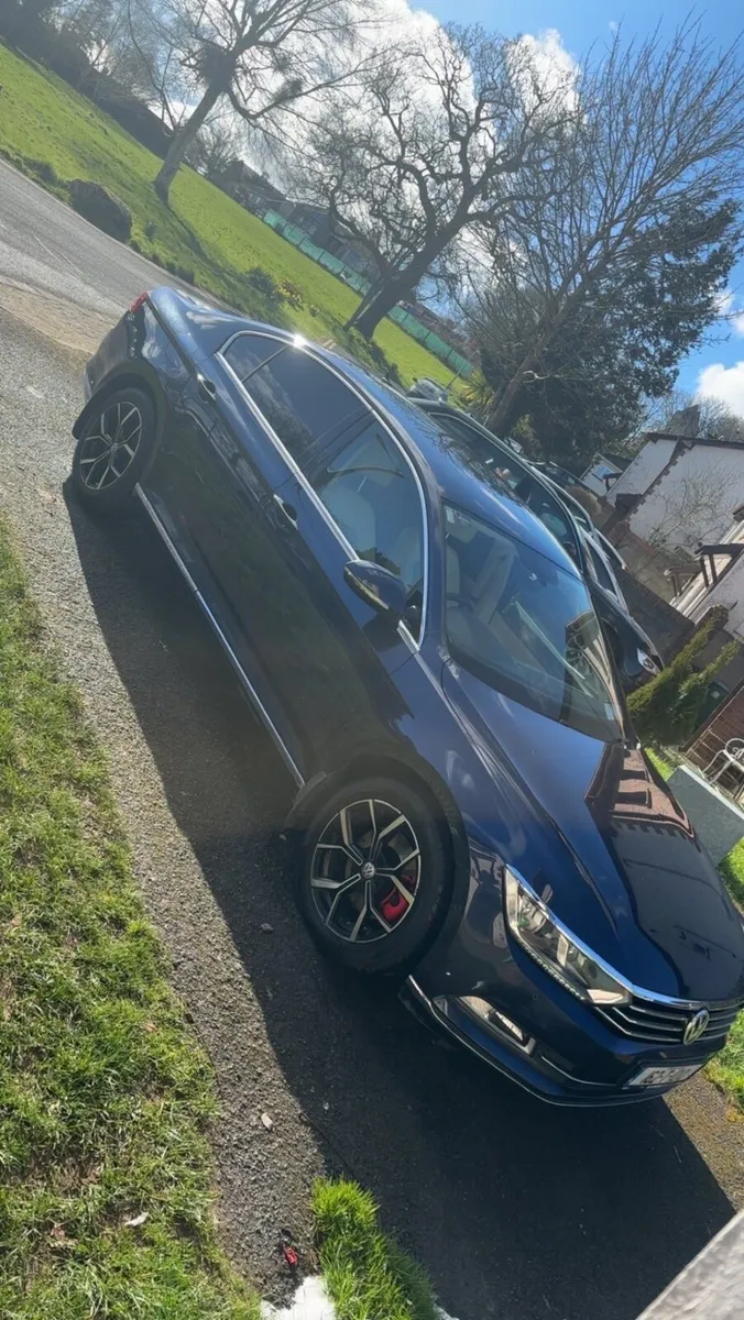 Volkswagen Passat 2016 - Image 2