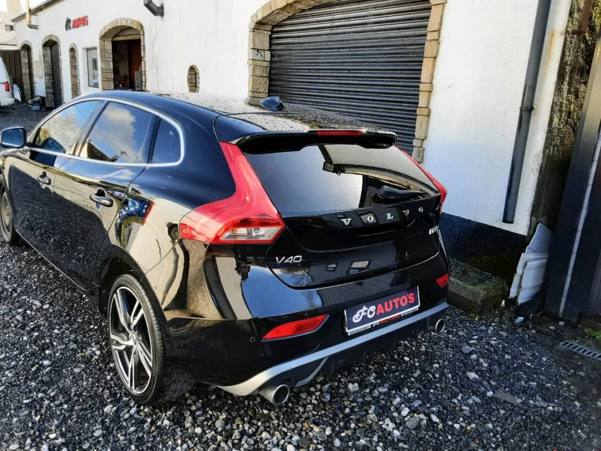 Volvo v40  D2   R Design - Image 4