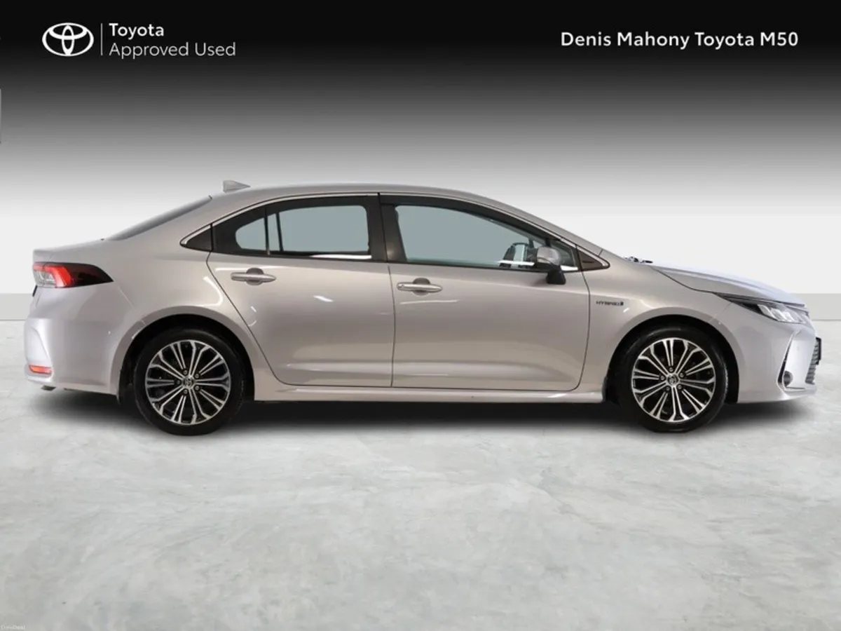 Toyota Corolla Luna Sport Hybrid Saloon - Image 3
