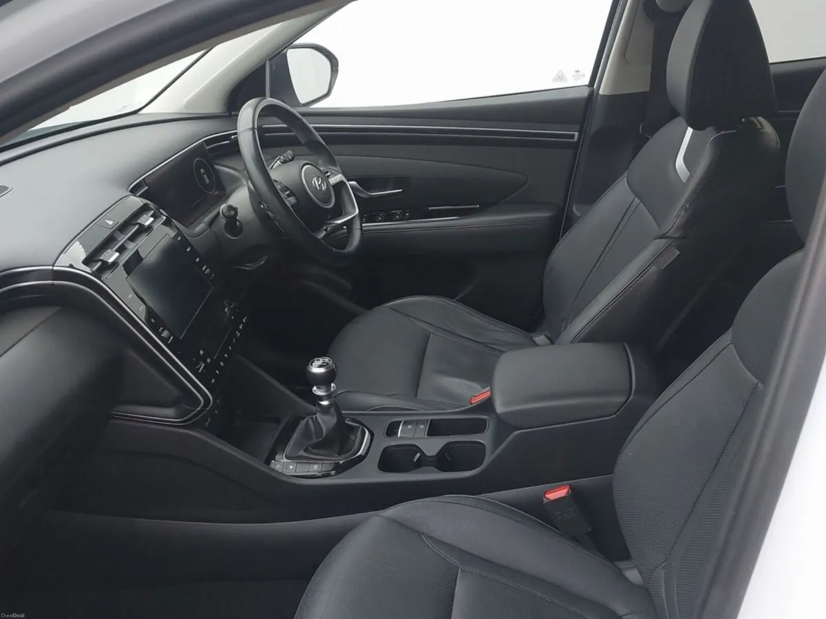 Hyundai Tucson 2WD Executive only 35,000km - Image 5