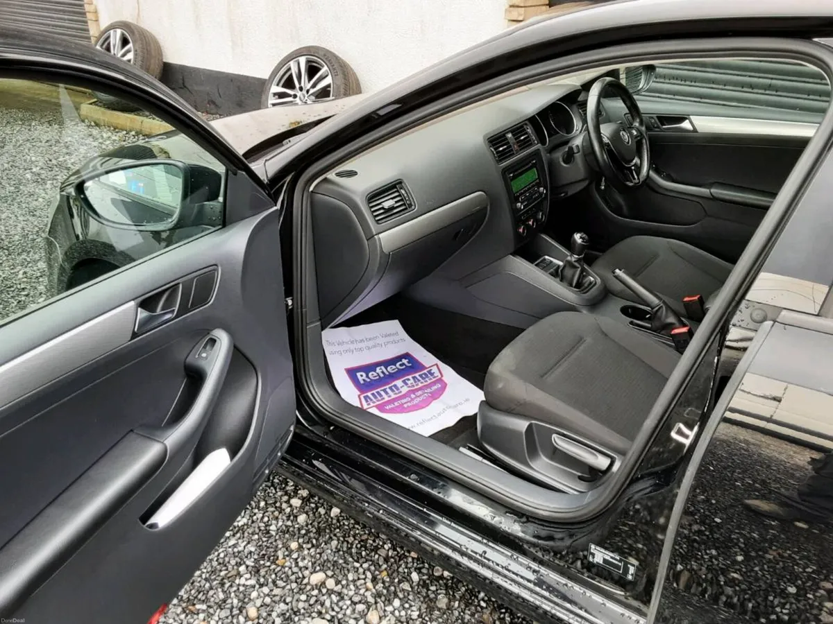 Volkswagan Jetta 2015  Low mileage - Image 3